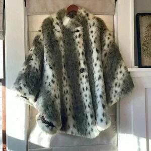 NANA CREATIONS Vintage faux fur WRAP CAPE PONCHO
One Size